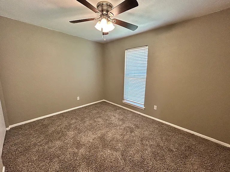 8219 Elkridge Ave — Photo 13