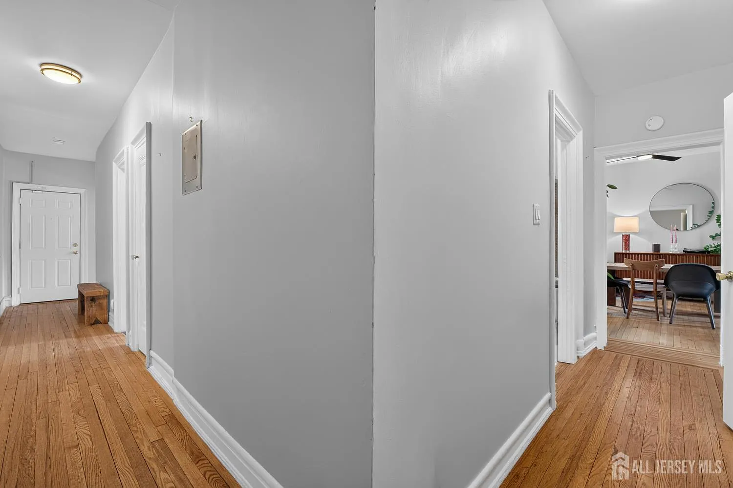 1 bed, 1.0 bath, 813 sqft, $2,350 — Photo 2