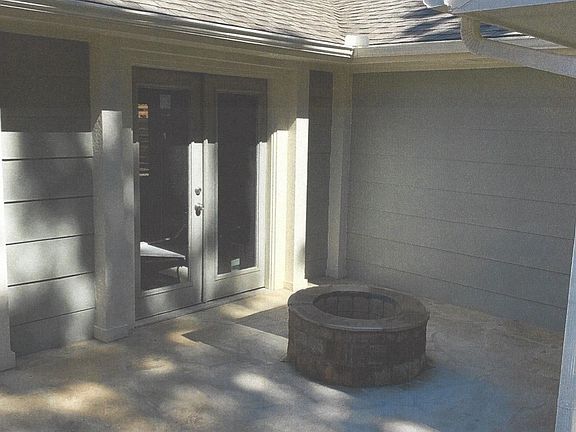 Fire pit for entertaining