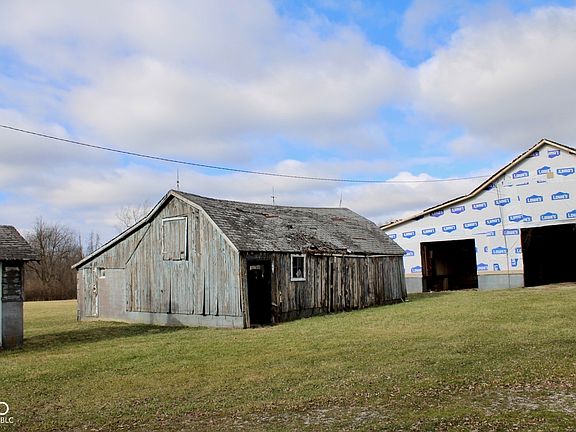 2nd image of 5216 W Southport Rd