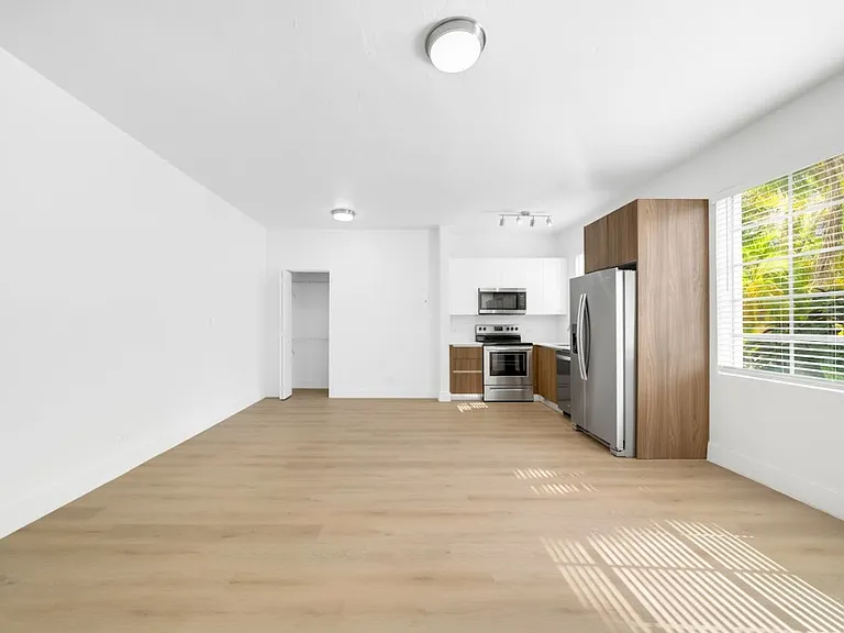 940 Jefferson Ave #8 — Photo 3