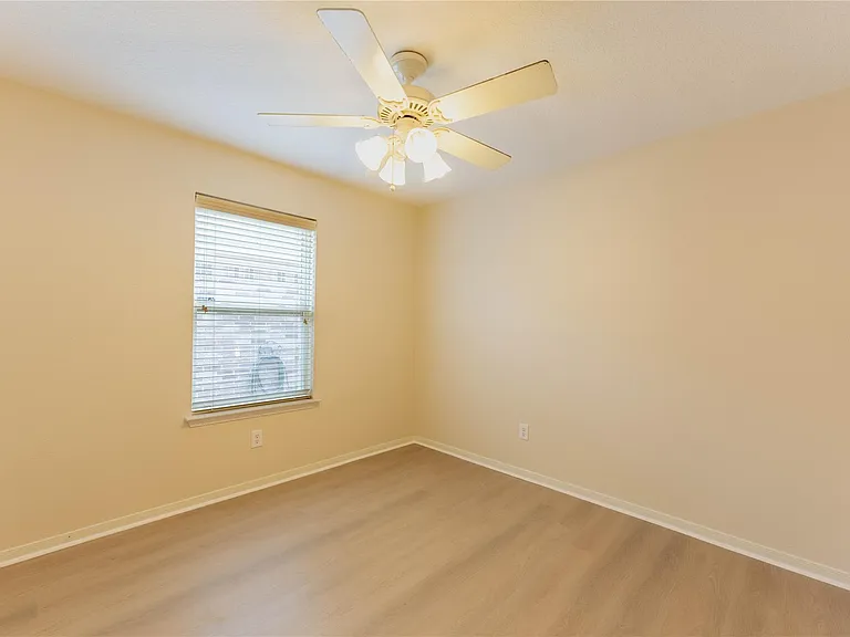 15334 Redbud Dale Ct — Photo 12