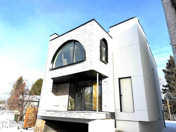 7305B 155th St NW, Edmonton, AB T5R 1W2