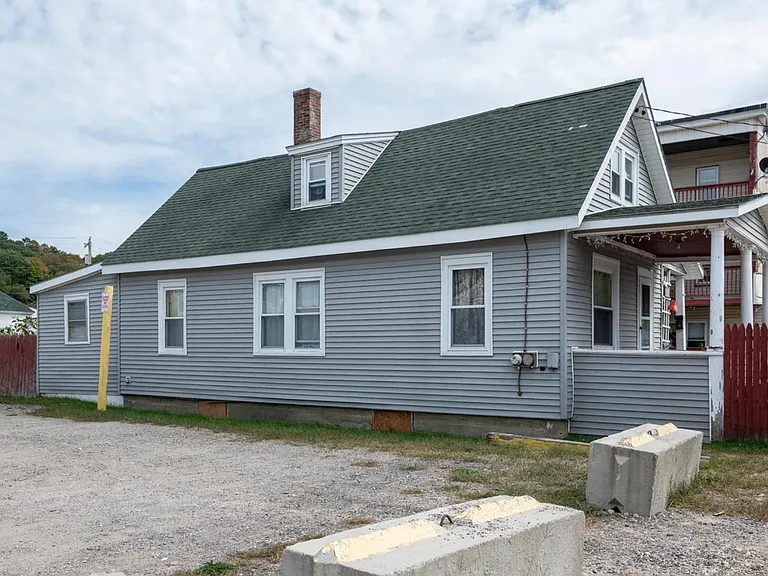 7 Holman Ave — Photo 2