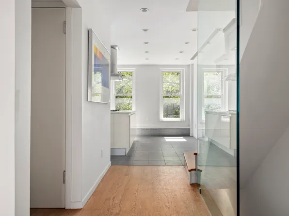 351 East 62nd Street image 10 of 15