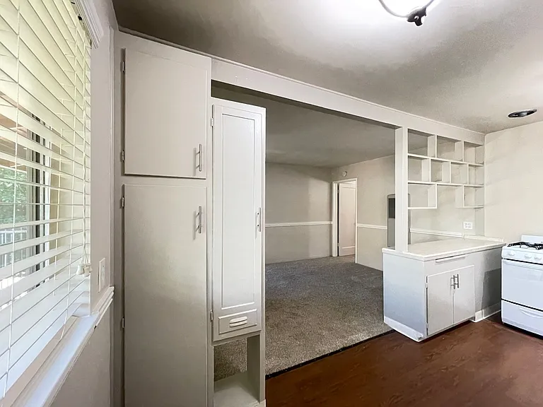 Fort Sutter Manor, Classic Midtown Living! — Photo 24