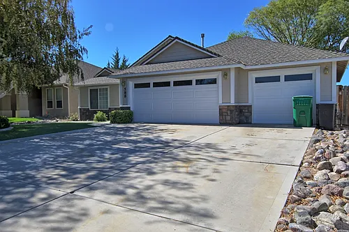 588 Wedge Ln Photo 1