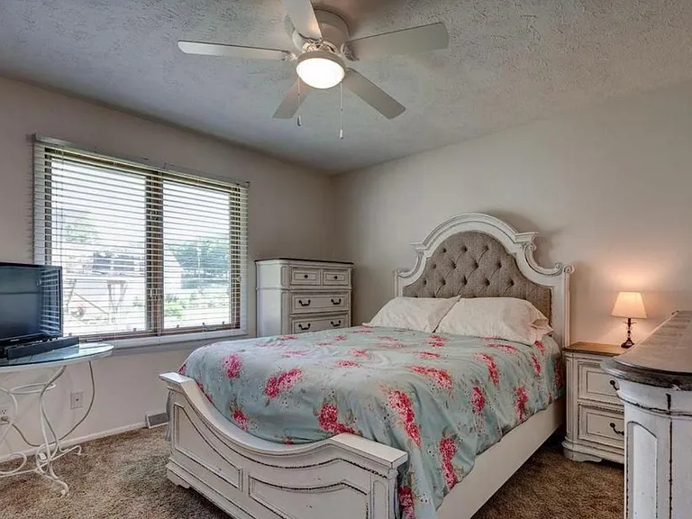10412 Crown Point Ave — Photo 8