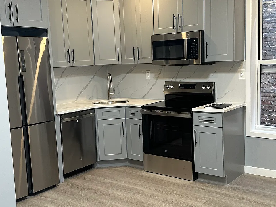 552 Congress St #2F