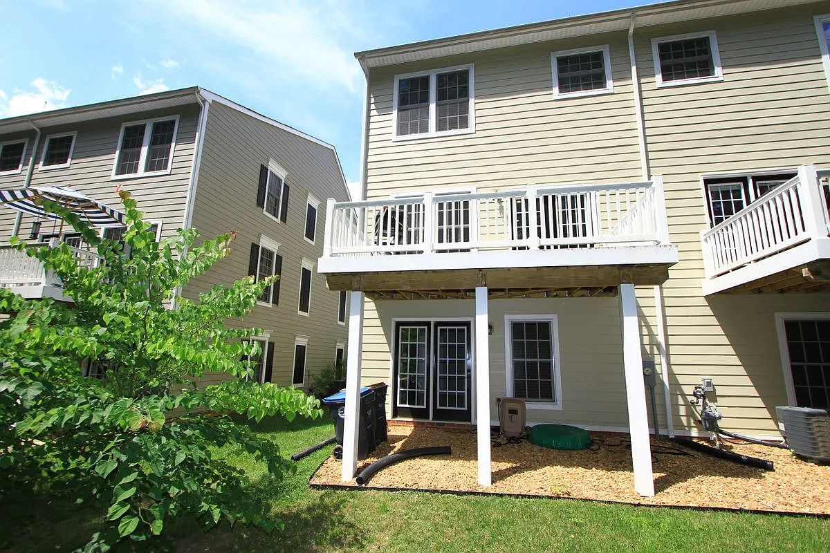 3 bed, 2.5 bath, 2338 sqft, $2,500 — Photo 3