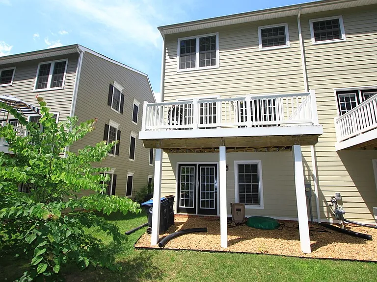 129 Parkway Ct — Photo 3