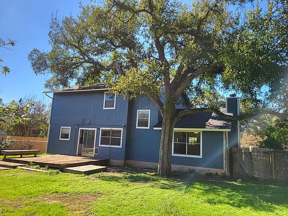 Huge back yard & deck. Your dogs will love it!