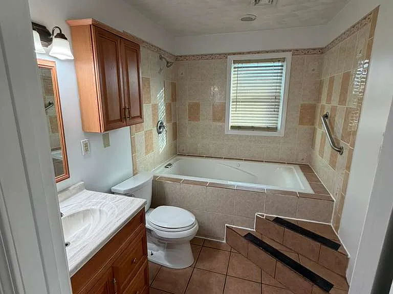 130-132 W Selden St #3 — Photo 12