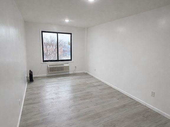 5th image of 855 E 167th St #6C