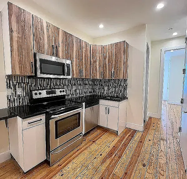 570 Evergreen Ave #1L — Photo 1