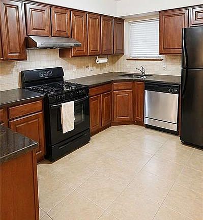 3rd image of 1619 70th St #1