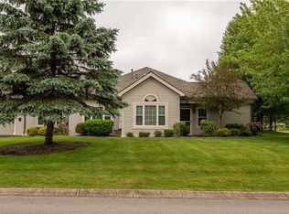 81 Stone Ridge Blvd, Hermitage, PA 16148