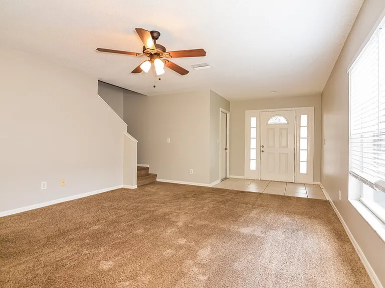 725 Cape Cod Cir — Photo 2