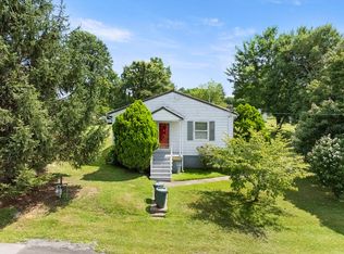 207 1st Ave, Ave, WV 25878