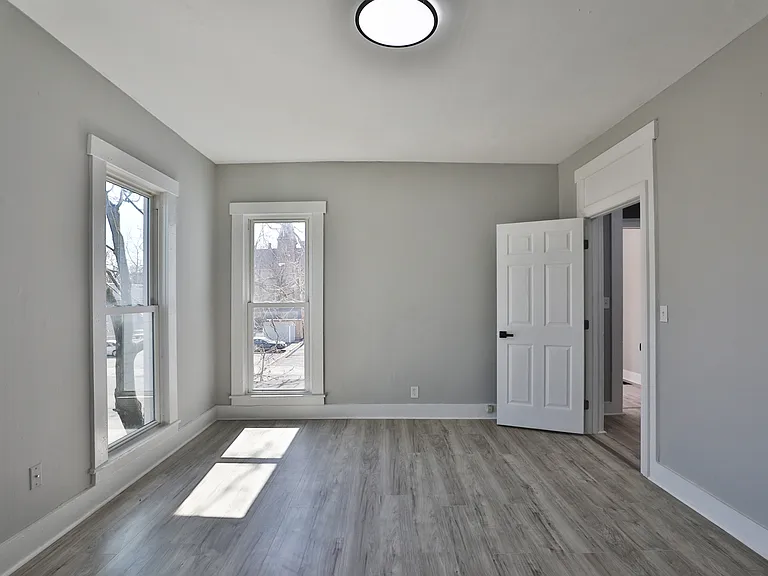 528 W High St — Photo 21