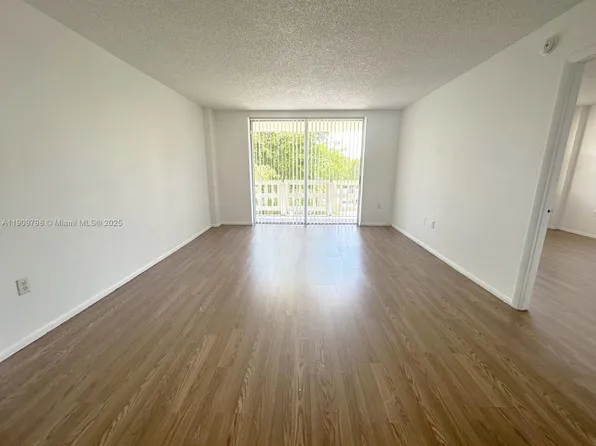 15600 NW 7th Ave APT 301, Miami, FL 33169