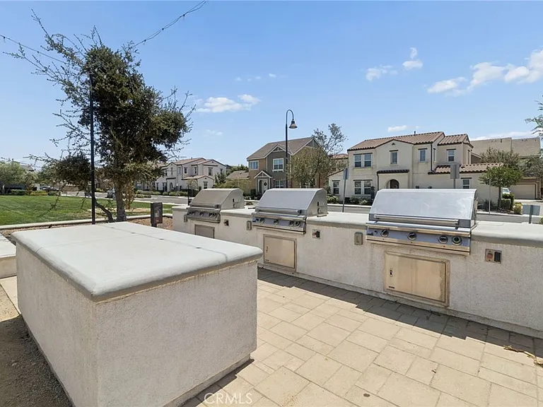 2811 E Kendall Ln — Photo 36