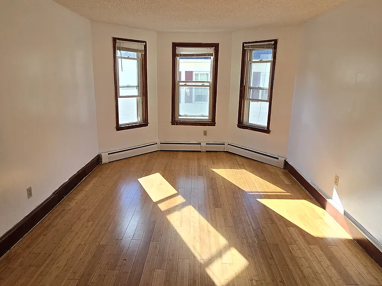 359 Concord St — Photo 5