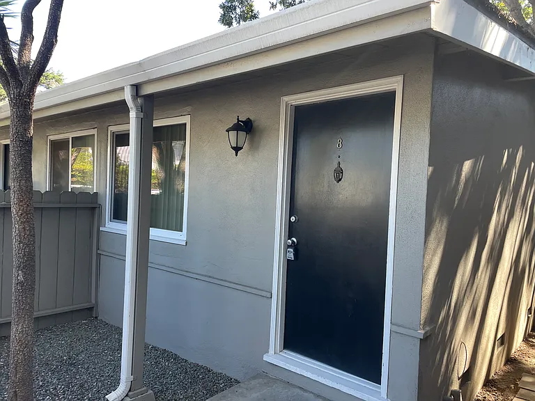 537 Mariposa Ave — Photo 2