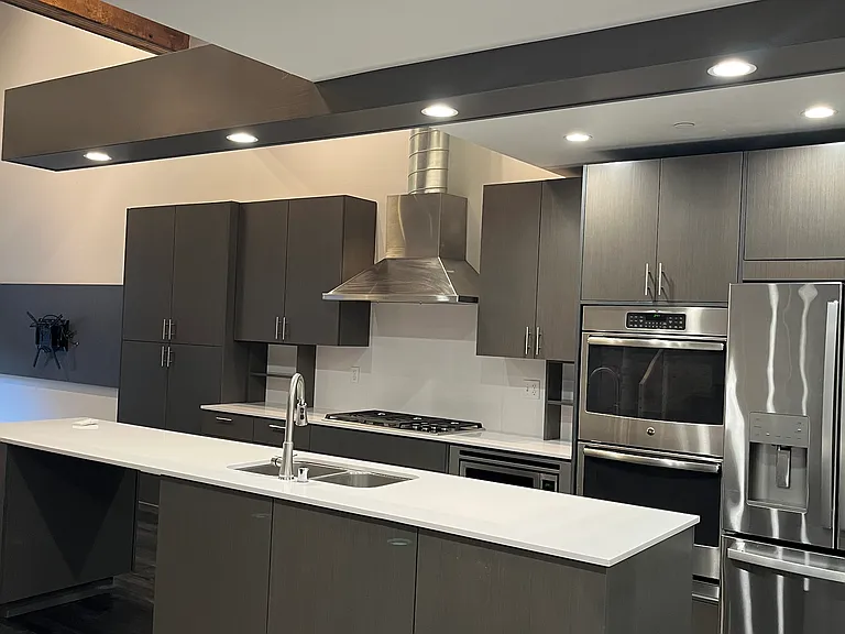 820 W Sprague Ave #C — Photo 2