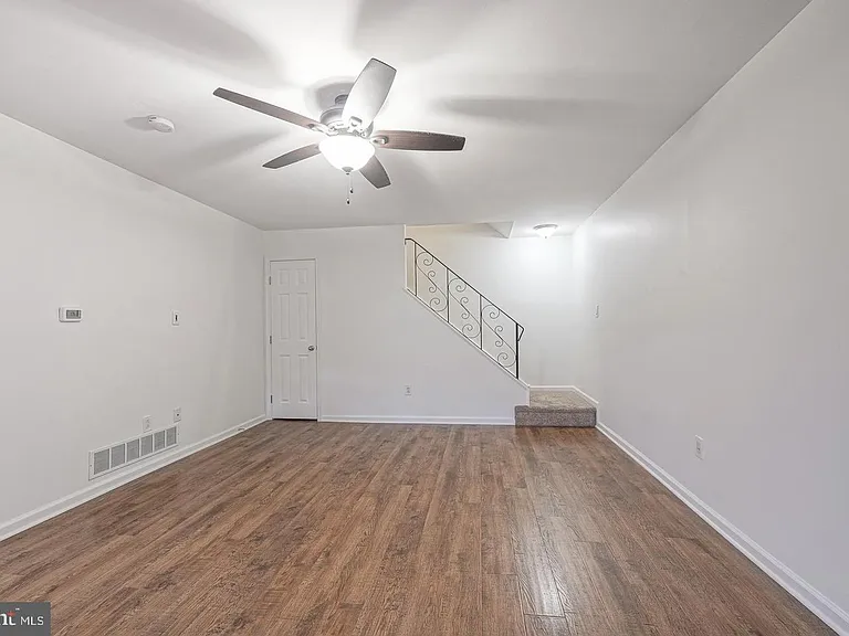 1051 Harbour Dr — Photo 9