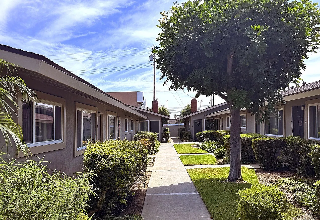 Orange Tree Apartments — Photo 1