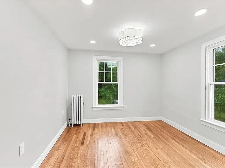 1552 Kingstown Rd — Photo 16