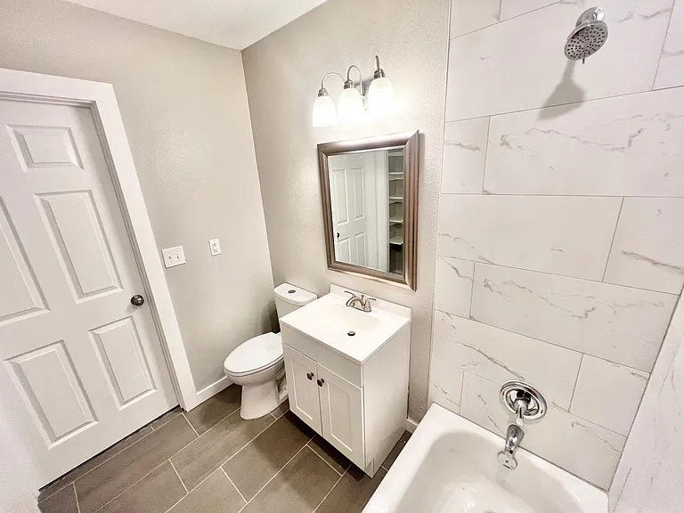 2035 Waverly Ave — Photo 12