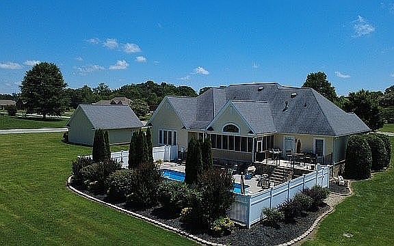 4th image of 100 Springview Cv