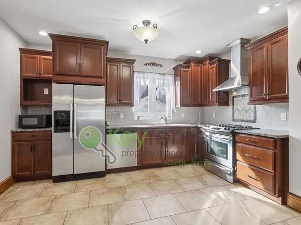 364 Chestnut St, Kearny, NJ 07032
