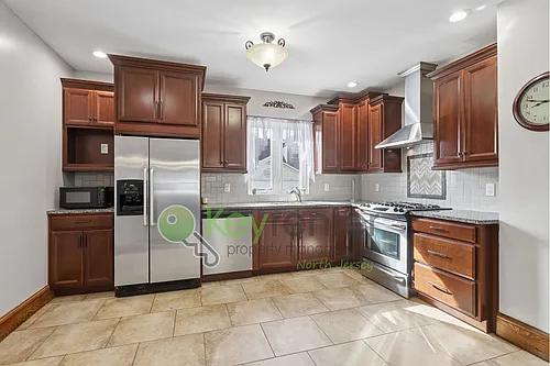 364 Chestnut St Photo 1
