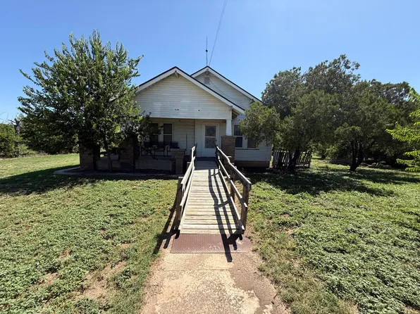 1903 N 6th St, Ballinger, TX 76821