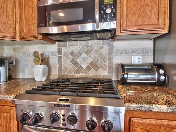 5th image of 8966 Mariposa Ave