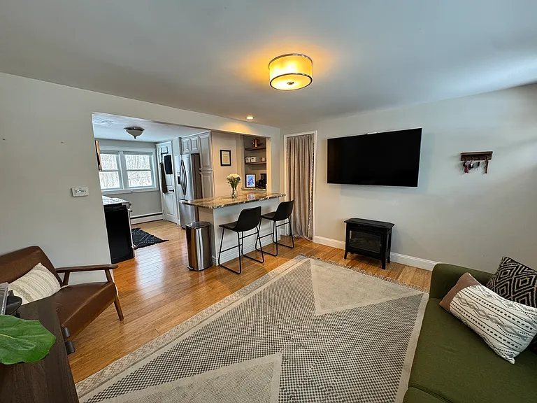 89 Portsmouth Ave — Photo 4
