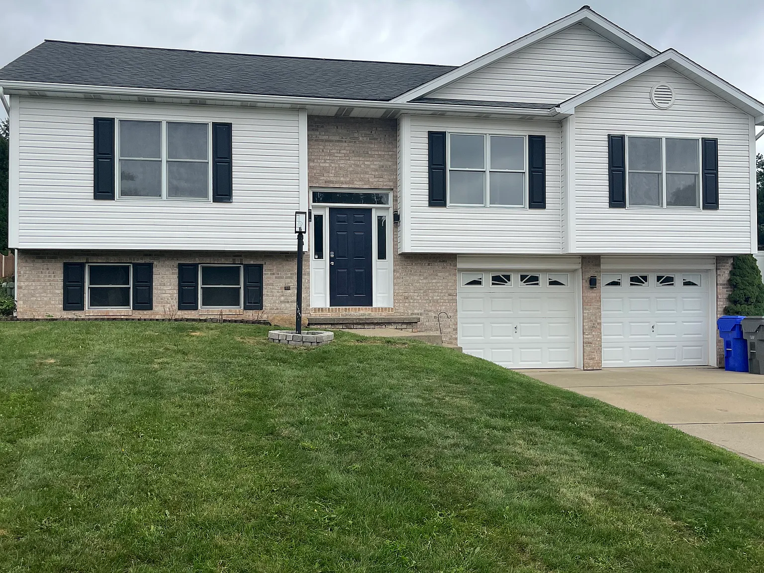 3 bed, $1,975 — Photo 1