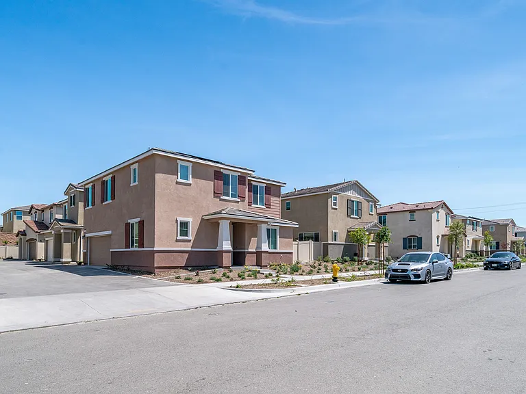 2074 Bergamot St — Photo 43