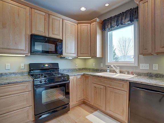 3rd image of 1804 Meadow Dr #1804