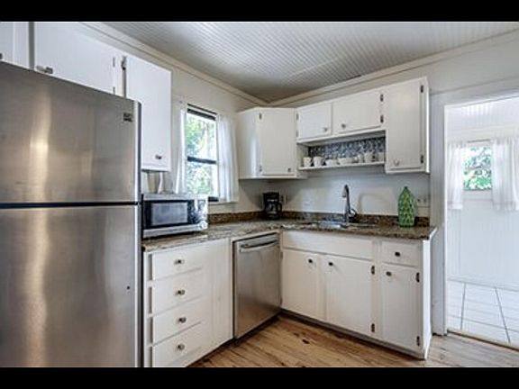 5th image of 2243 Ixora Ave
