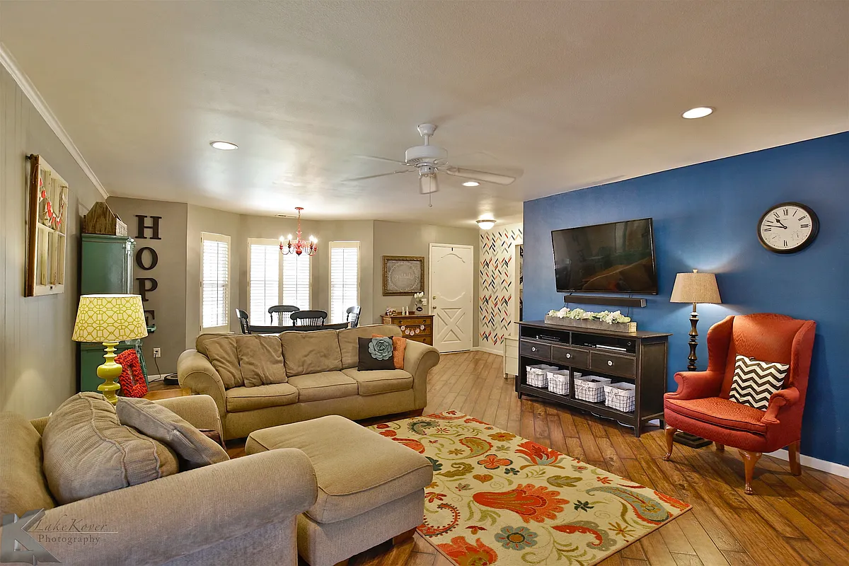 Building Photo - 2132 Sylvan Dr