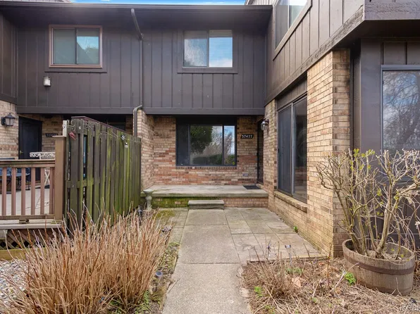 37477 Clubhouse Dr #165, Sterling Heights, MI 48312