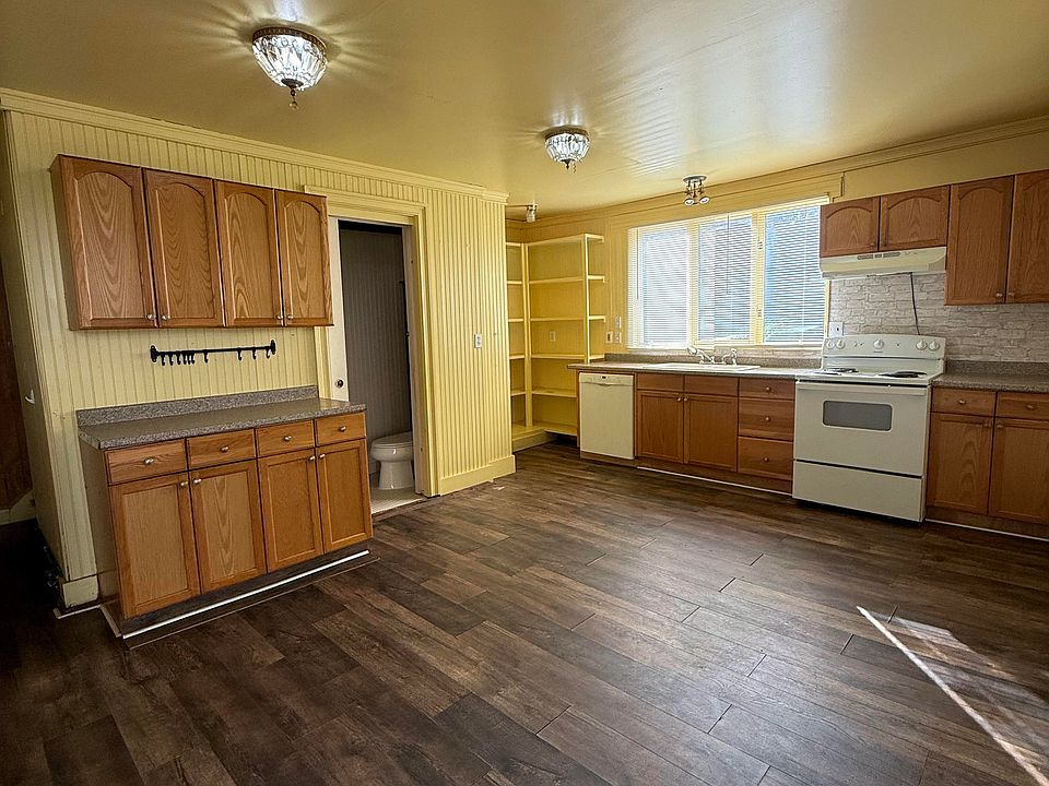 Eat in kitchen