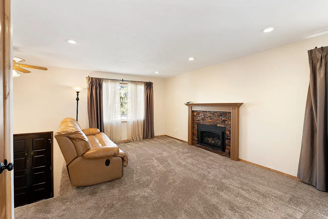 3208 E 14th Ave — Photo 4