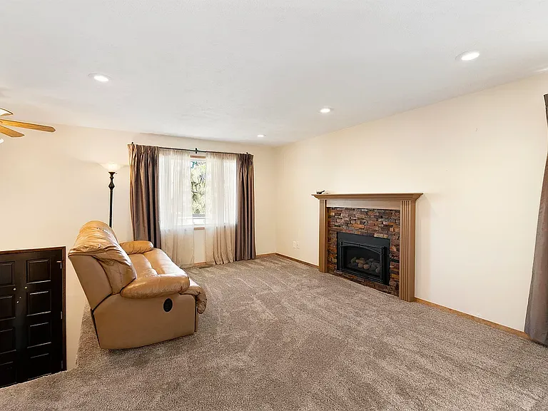 3208 E 14th Ave — Photo 4