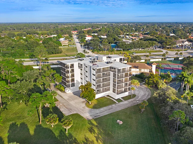 Residences at Blackburn Bay — Photo 8