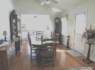 24 Glenna Little Trl, Huntington, NY 11743